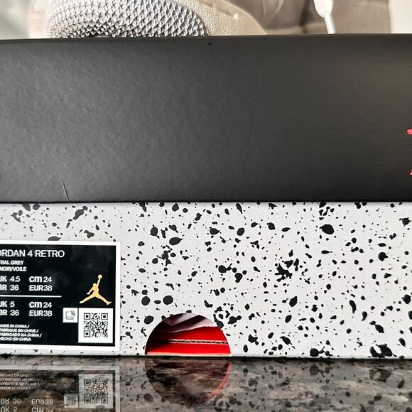 Air Jordan 4 Retro ‘Frozen Moments’ Women’s - Picture 2 of 8